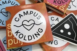 Campus Koldings logo paa tyggegummiaesker